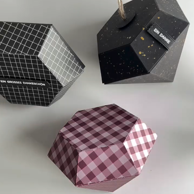 Die – Diamond box with a clamshell lid