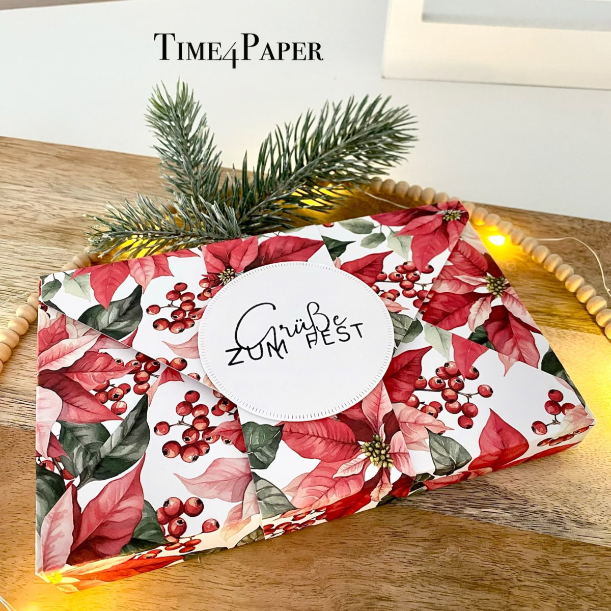 Designer paper – Magnificent poinsettia
