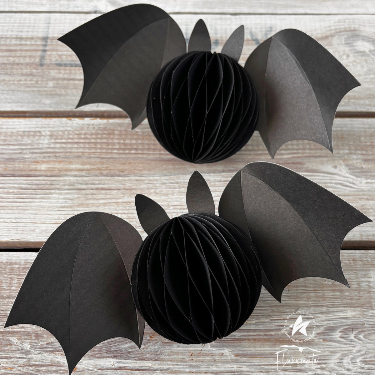Die – Fold-out card – Bat