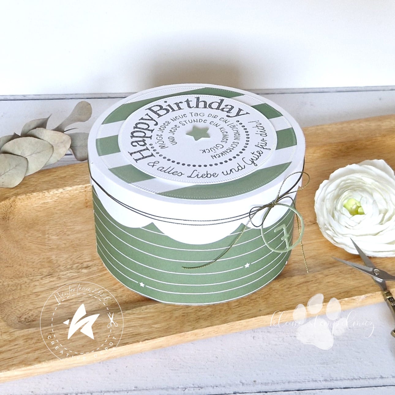 Design paper - Basic - Olive - Doodle Linien mit Sternchen - Doppelseitig bedruckt