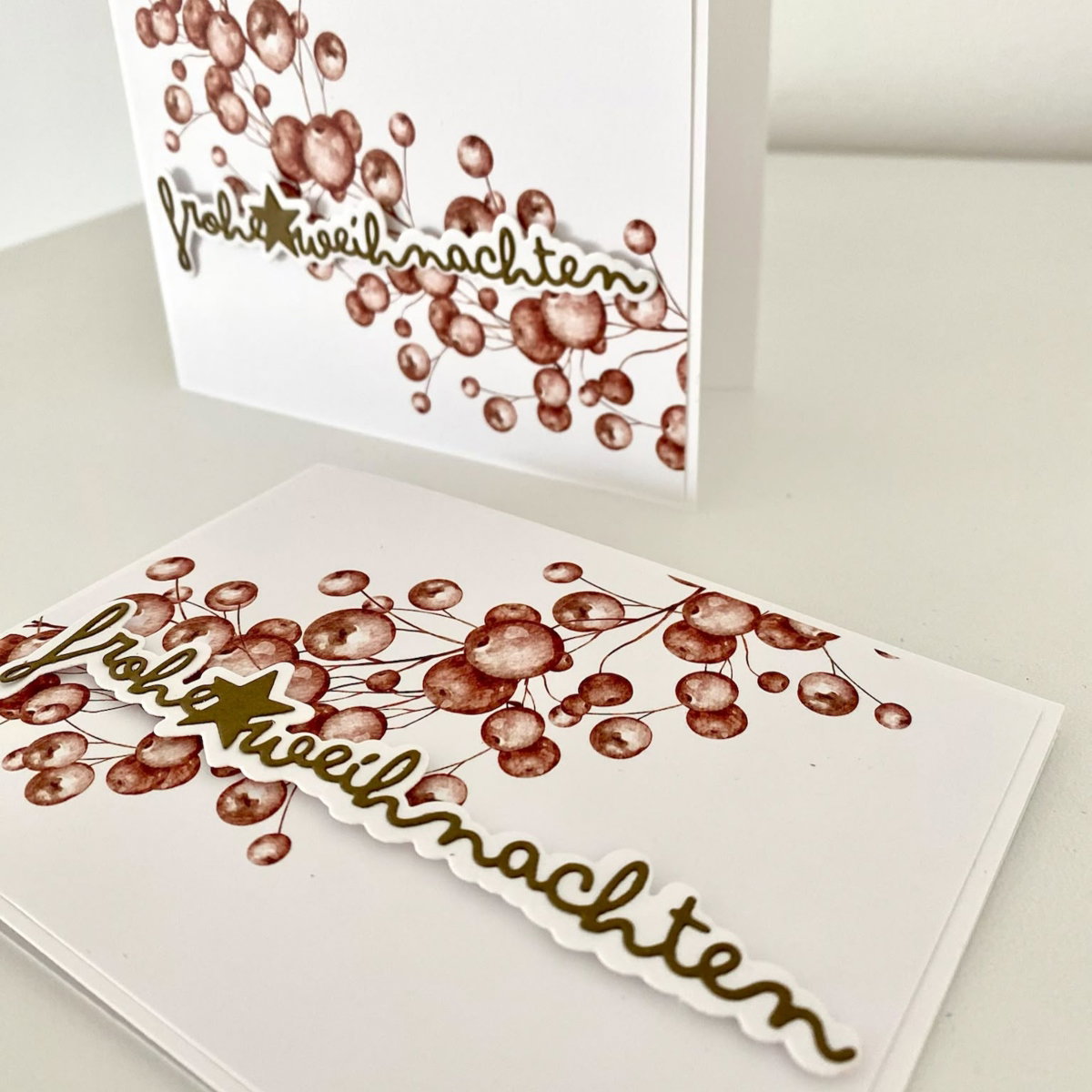 Designpapier - Feiner Beerenkranz