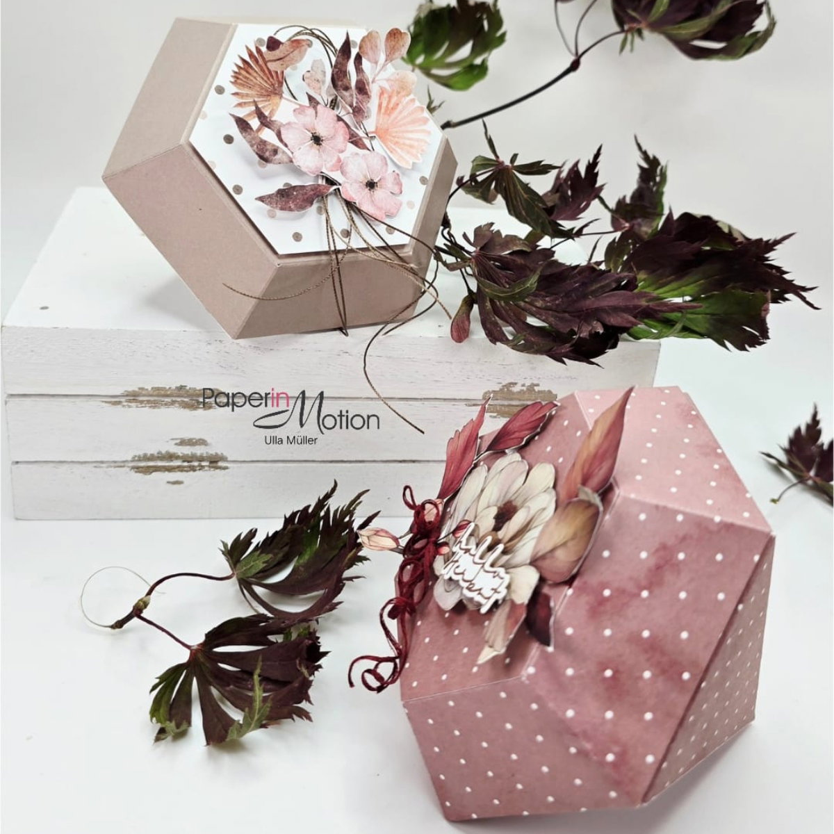 Die – Diamond box with a clamshell lid