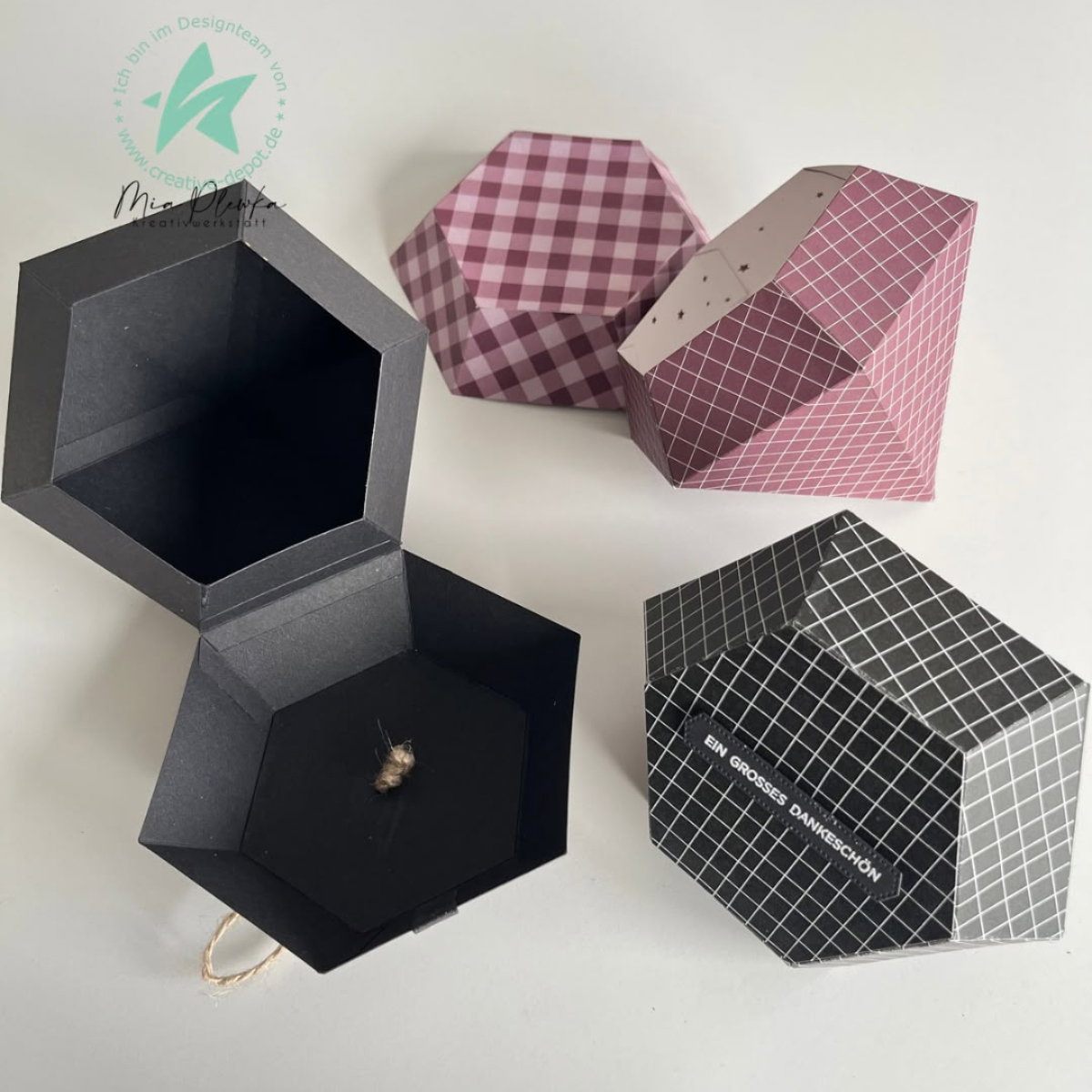 Die – Diamond box with a clamshell lid