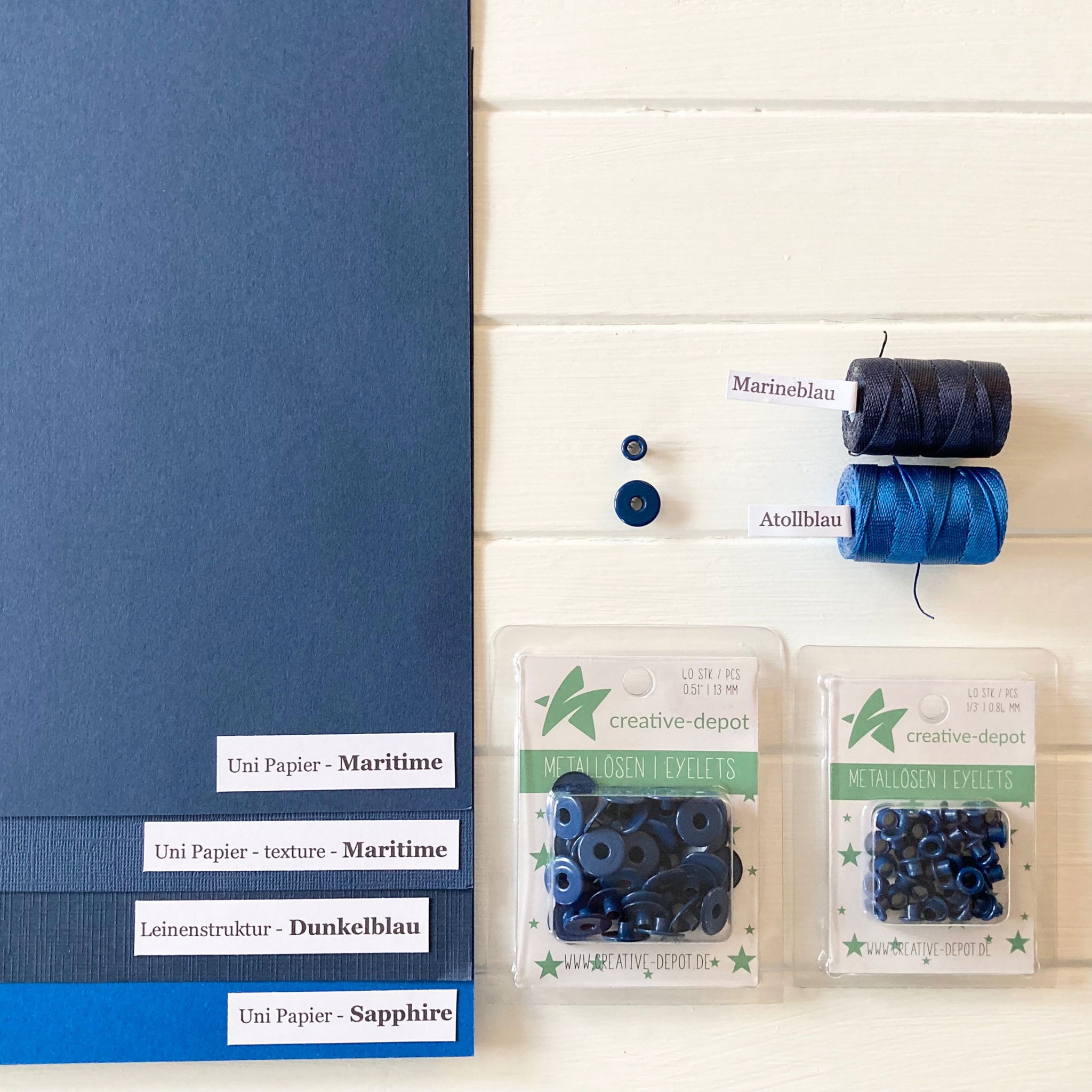 Eyelets-Marineblau